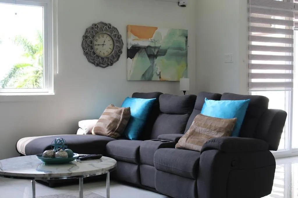 Luxury 2 Bed Apartment In 金斯敦