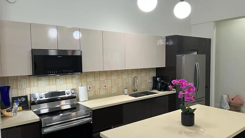Luxury 2 Bed Apartment In 金斯敦 0*,